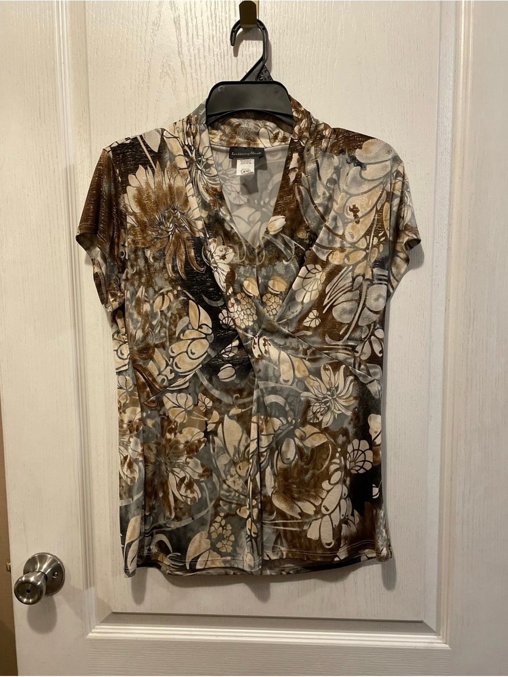Brittany Black Brown & Cream Floral Wrap-Style Short Sleeve Top Size: PXL